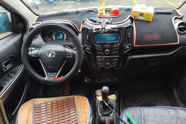 Used Great Wall M4 2014 1.5L Manual Comfort Model Center Console