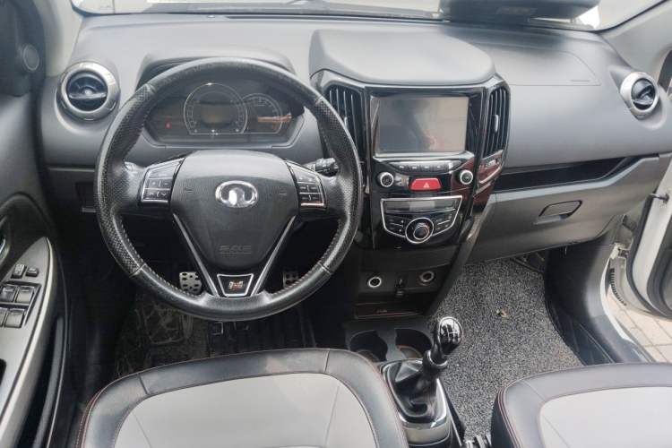 Used Great Wall M4 2014 1.5L Manual Luxury Model Center Console