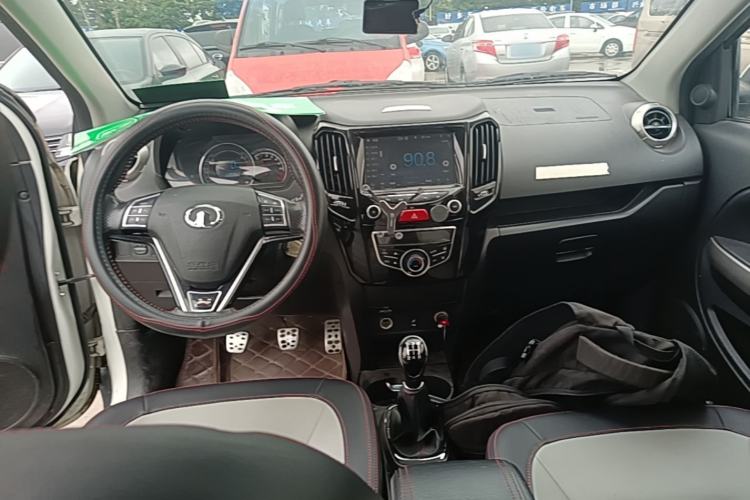 Used Great Wall M4 2014 1.5L Manual Luxury Model Center Console