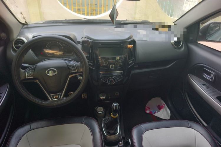 Used Great Wall M4 2014 1.5L Manual Comfort Model Center Console