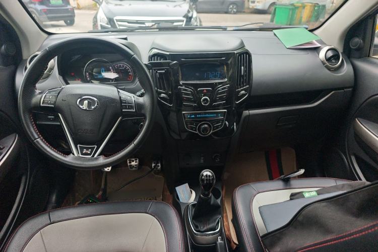Used Great Wall M4 2014 1.5L Manual Comfort Model Center Console