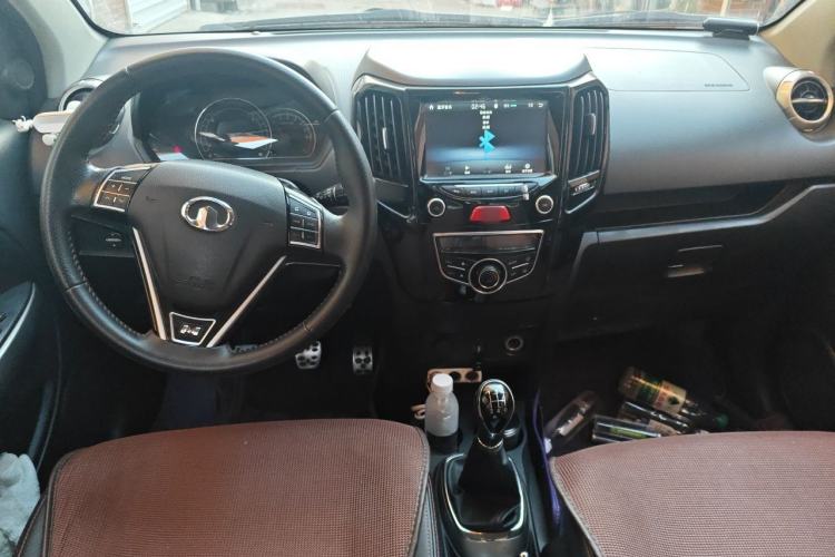 Used Great Wall M4 2014 1.5L Manual Luxury Model Center Console