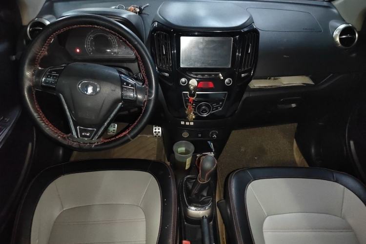 Used Great Wall M4 2014 1.5L Manual Luxury Model Center Console