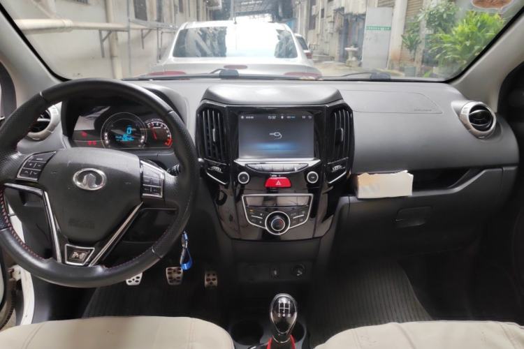Used Great Wall M4 2014 1.5L Manual Luxury Model Center Console