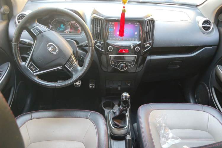 Used Great Wall M4 2014 1.5L Manual Luxury Model Center Console