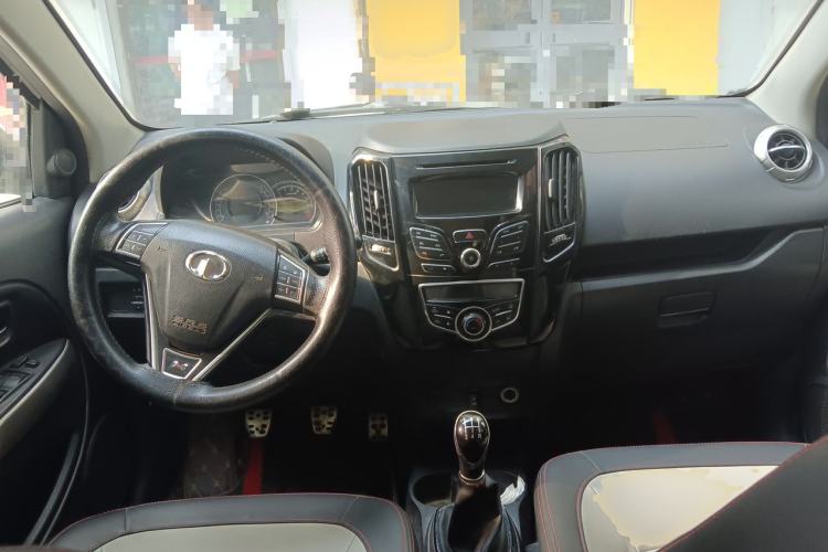 Used Great Wall M4 2014 1.5L Manual Comfort Model Center Console