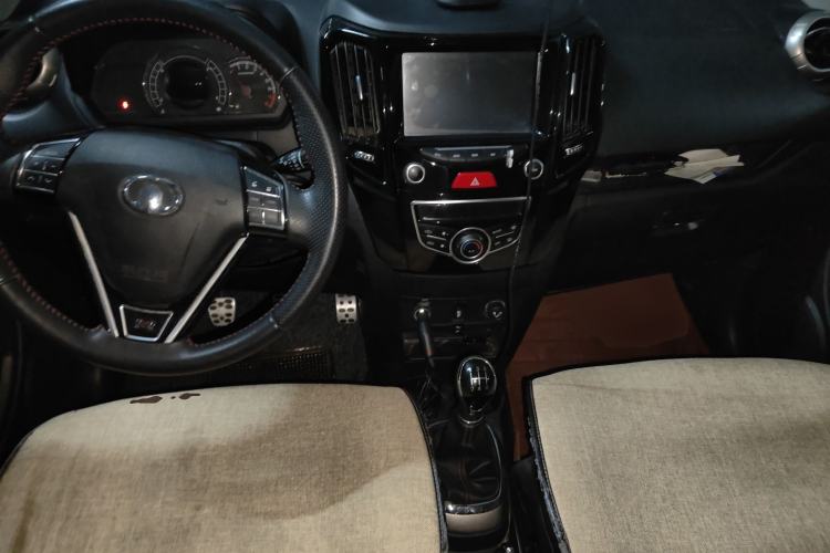 Used Great Wall M4 2014 1.5L Manual Luxury Model Center Console