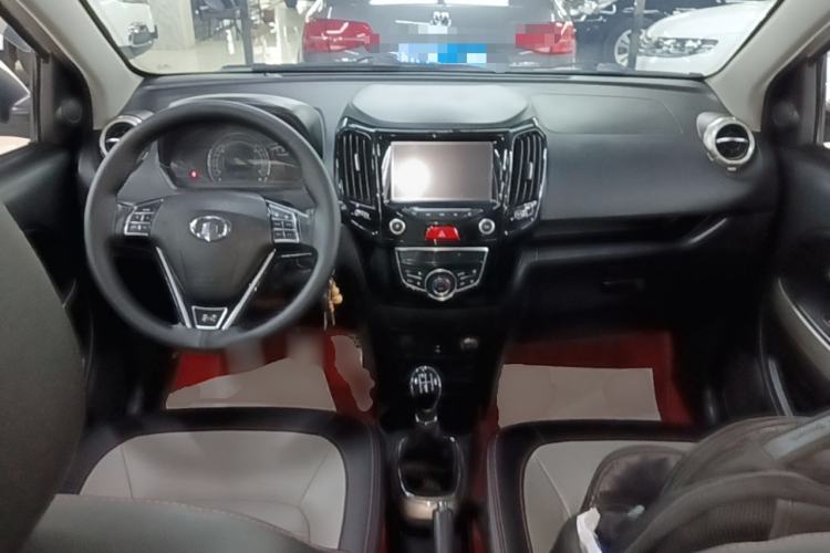 Used Great Wall M4 2014 1.5L Manual Luxury Model Center Console
