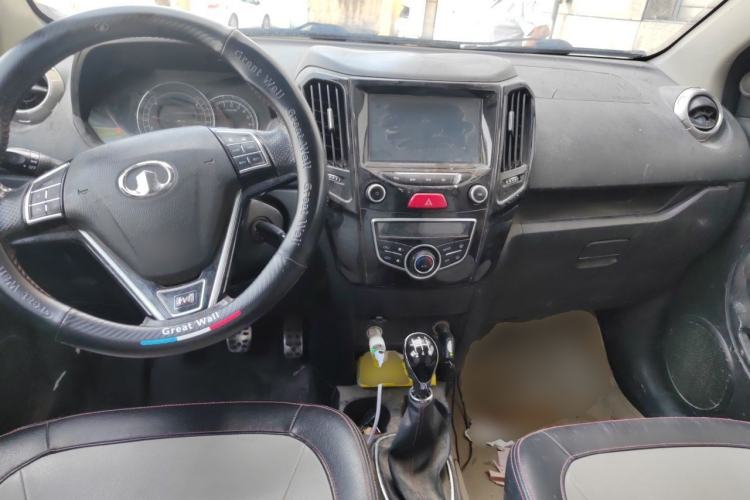 Used Great Wall M4 2014 1.5L Manual Luxury Model Center Console