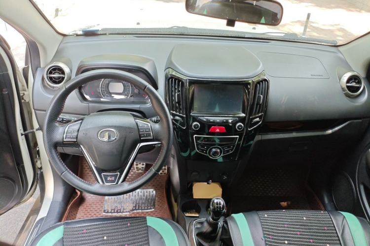 Used Great Wall M4 2014 1.5L Manual Luxury Model Center Console