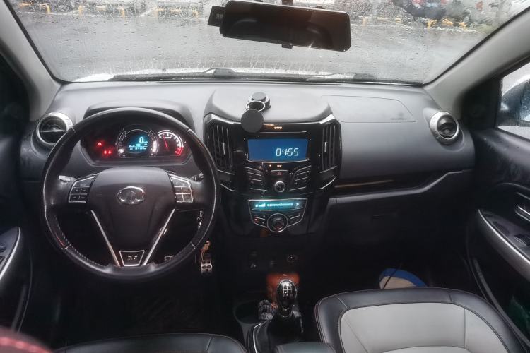 Used Great Wall M4 2014 1.5L Manual Comfort Model Center Console