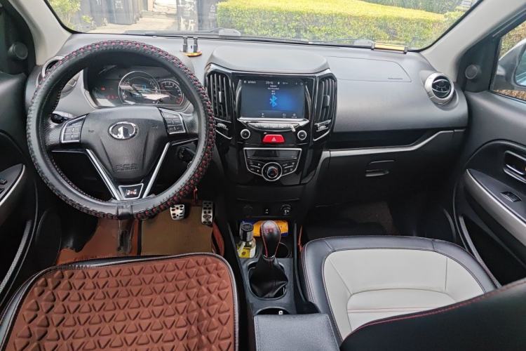 Used Great Wall M4 2014 1.5L Manual Luxury Model Center Console
