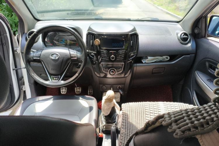 Used Great Wall M4 2014 1.5L Manual Comfort Model Center Console