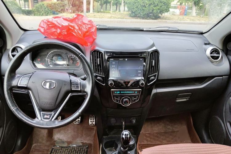 Used Great Wall M4 2014 1.5L Manual Comfort Model Center Console