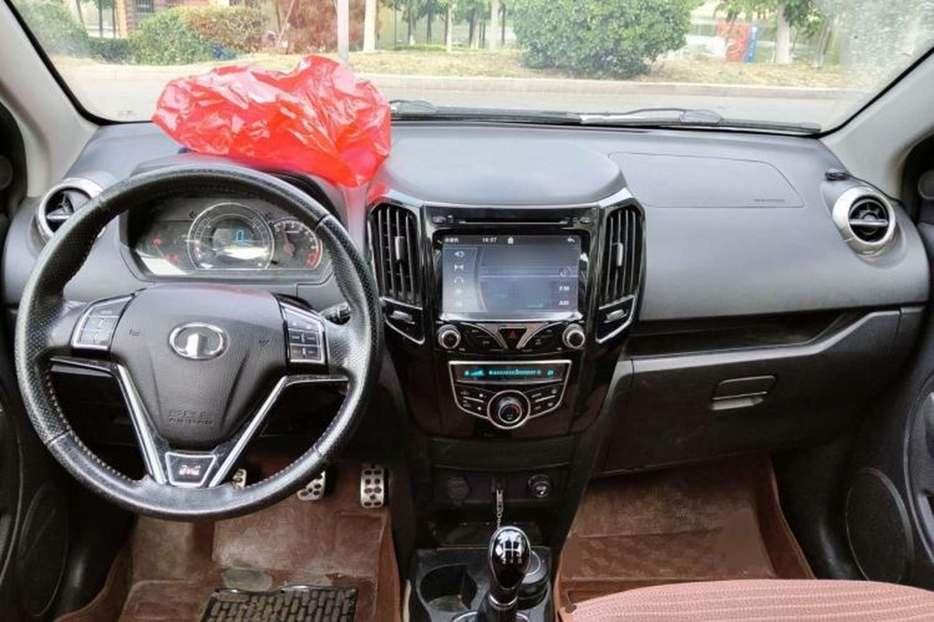 Used Great Wall M4 2014 1.5L Manual Comfort Model Center Console