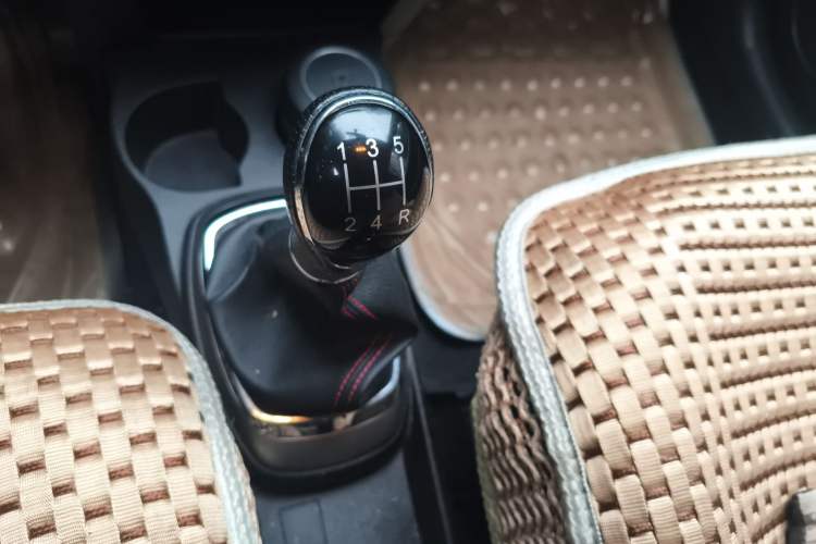 Used Great Wall M4 2014 1.5L Manual Luxury Model Gear Lever