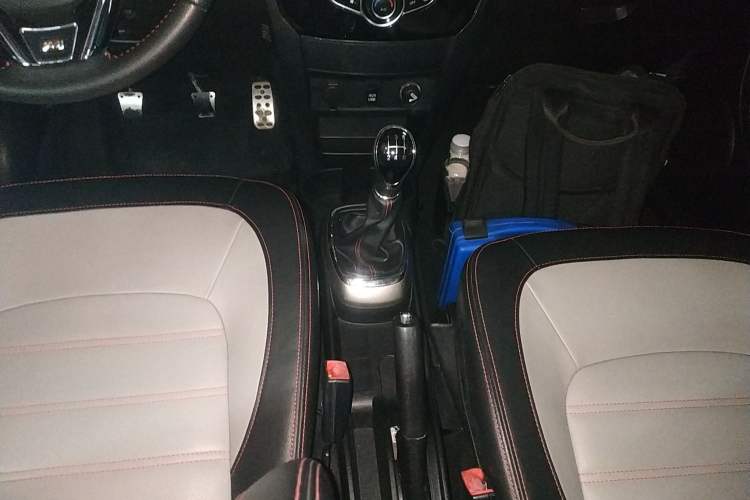 Used Great Wall M4 2014 1.5L Manual Comfort Model Gear Lever