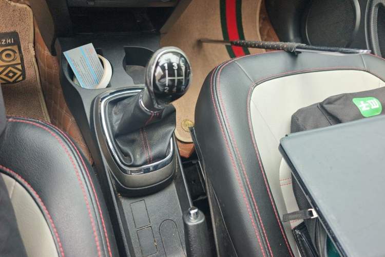 Used Great Wall M4 2014 1.5L Manual Comfort Model Gear Lever