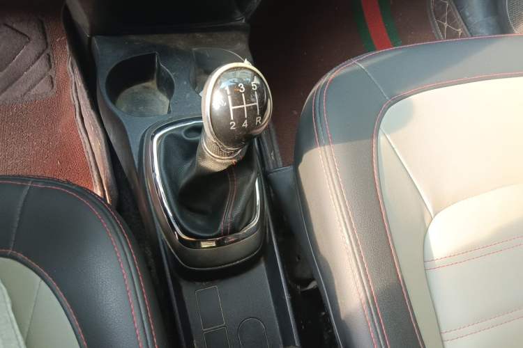 Used Great Wall M4 2014 1.5L Manual Comfort Model Gear Lever