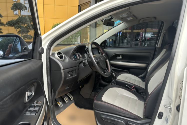 Used Great Wall M4 2014 1.5L Manual Luxury Model Interior 1