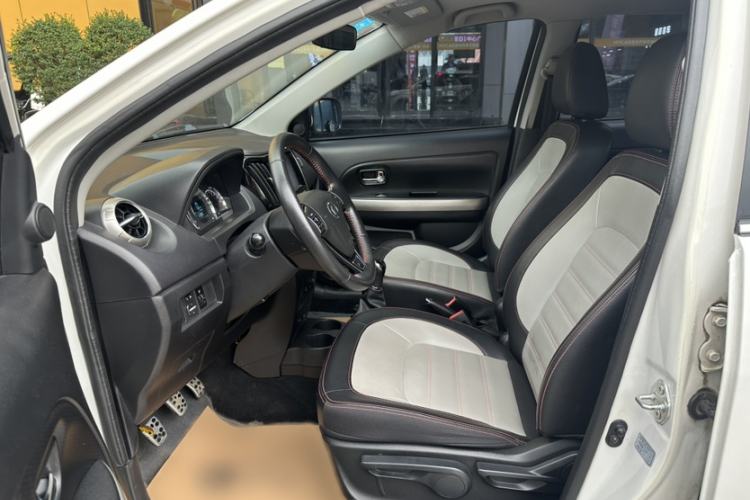 Used Great Wall M4 2014 1.5L Manual Luxury Model Interior 10