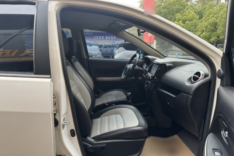 Used Great Wall M4 2014 1.5L Manual Luxury Model Interior 11