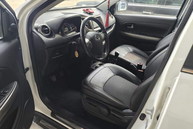 Used Great Wall M4 2014 1.5L Manual Elite Model Interior 5