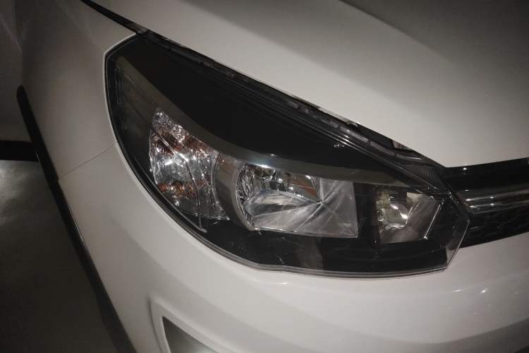 Used Great Wall M4 2014 1.5L Manual Luxury Model Right Front Headlight