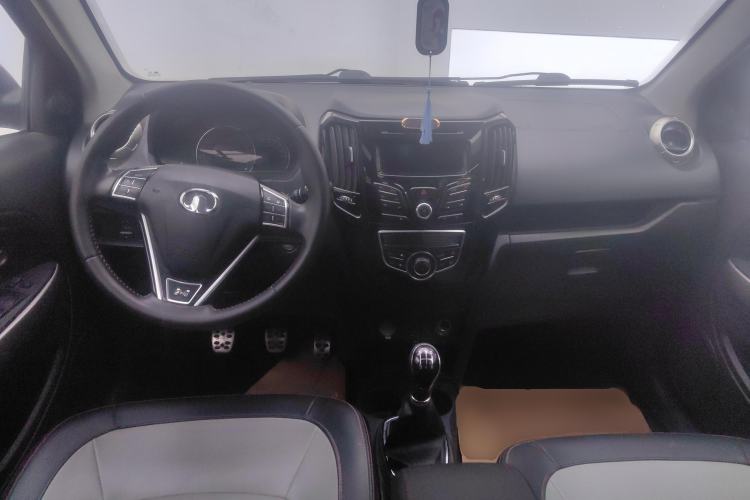 Used Great Wall M4 2014 1.5L Manual Comfort Model Center Console