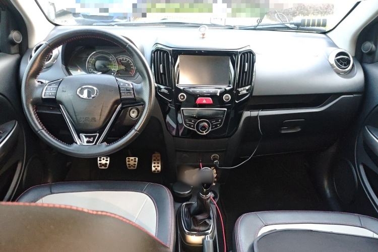 Used Great Wall M4 2014 1.5L Manual Luxury Model Center Console