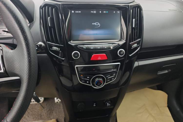 Used Great Wall M4 2015 1.5L AMT Luxury Model Audio And AC Panel