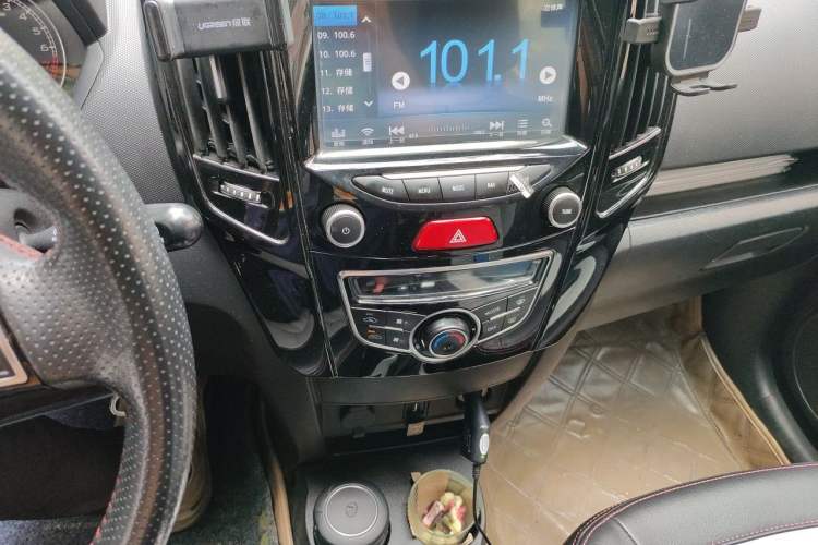 Used Great Wall M4 2015 1.5L AMT Luxury Model Audio And AC Panel