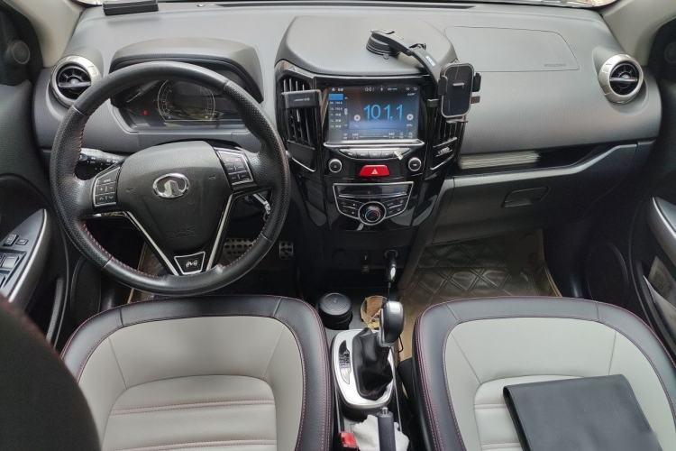 Used Great Wall M4 2015 1.5L AMT Luxury Model Center Console