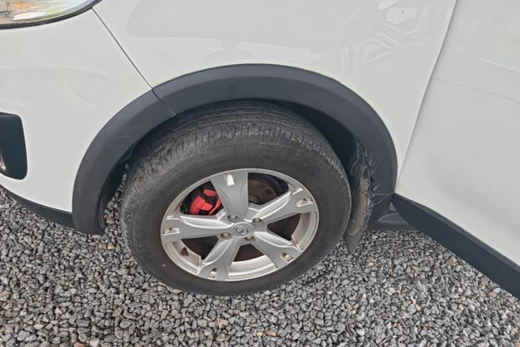 Used Great Wall M4 2015 1.5L AMT Luxury Model Left Front Wheel Hub