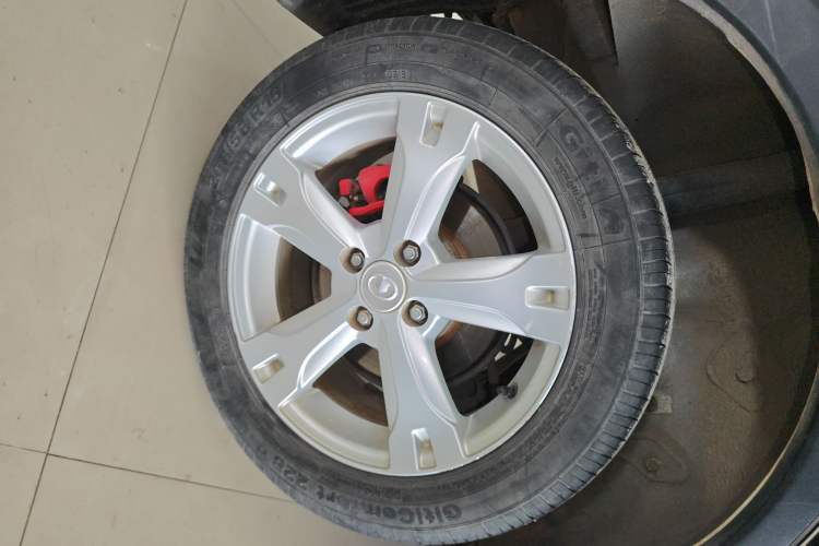 Used Great Wall M4 2015 1.5L AMT Luxury Model Right Rear Wheel Hub