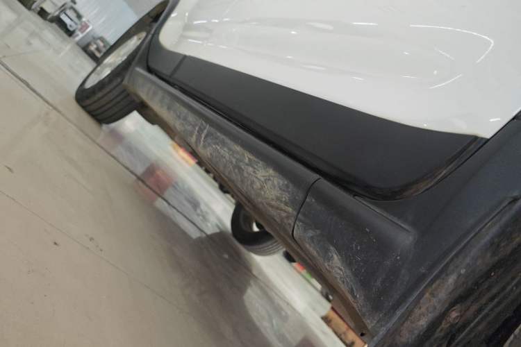 Used Great Wall M4 2015 1.5L AMT Luxury Model Right Side Sill