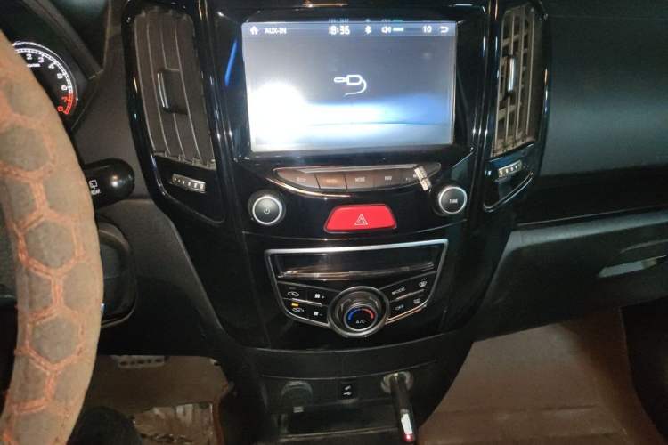Used Great Wall M4 2015 1.5L AMT Luxury Model Audio And AC Panel