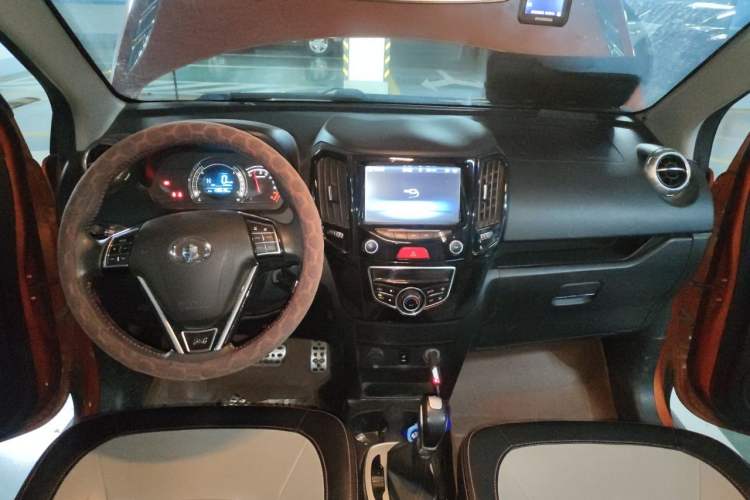 Used Great Wall M4 2015 1.5L AMT Luxury Model Center Console