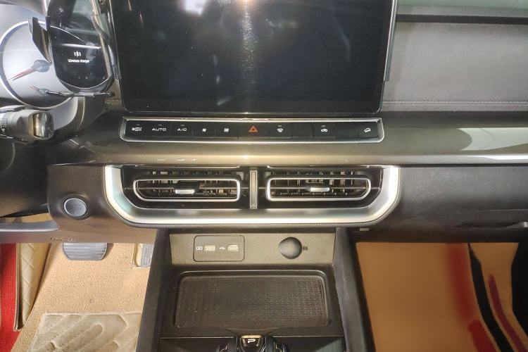 Used Great Wall Poer 2023 2.0T Commercial Version Automatic Diesel 4x4 Elite Long-Box GW4D20M Audio And AC Panel