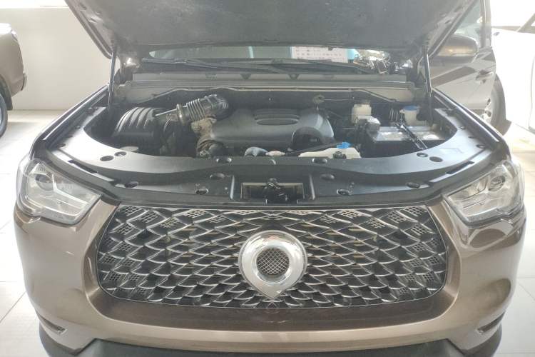 Used Great Wall Poer 2021 2.0T Commercial Version Automatic Diesel 4x4 Elite Long-Box GW4D20M Engine Bay