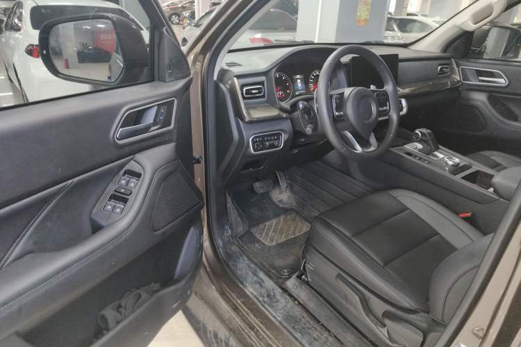 Used Great Wall Poer 2023 2.0T Commercial Version Automatic Diesel Two-Wheel Drive Elite Trim with Long Bed – GW4D20M Interior 2