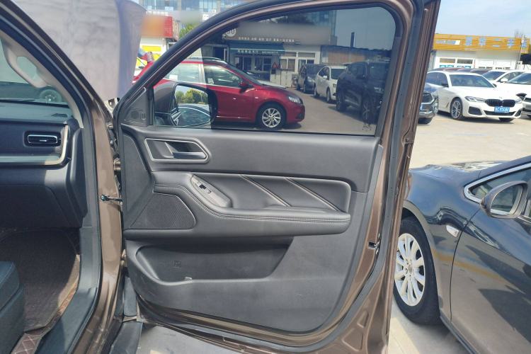 Used Great Wall Poer 2023 2.0T Commercial Version Automatic Diesel Two-Wheel Drive Elite Trim with Long Bed – GW4D20M Interior 4
