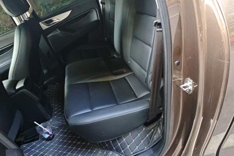 Used Great Wall Poer 2021 2.0T Commercial Version Manual Diesel Two-Wheel Drive Elite Long-Box GW4D20M Left Rear Seat