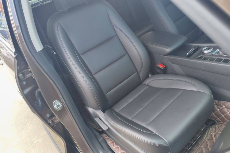Used Great Wall Poer 2023 2.0T Commercial Version Automatic Diesel Two-Wheel Drive Elite Trim with Long Bed – GW4D20M Right Front Seat