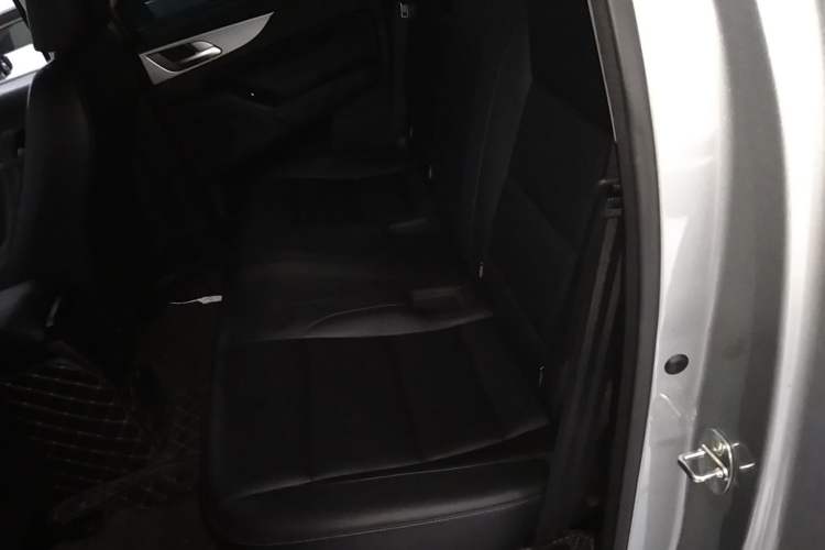 Used Great Wall Poer 2021 2.0T Commercial Version Manual Diesel 4x4 Elite Long-Box GW4D20M Left Rear Seat