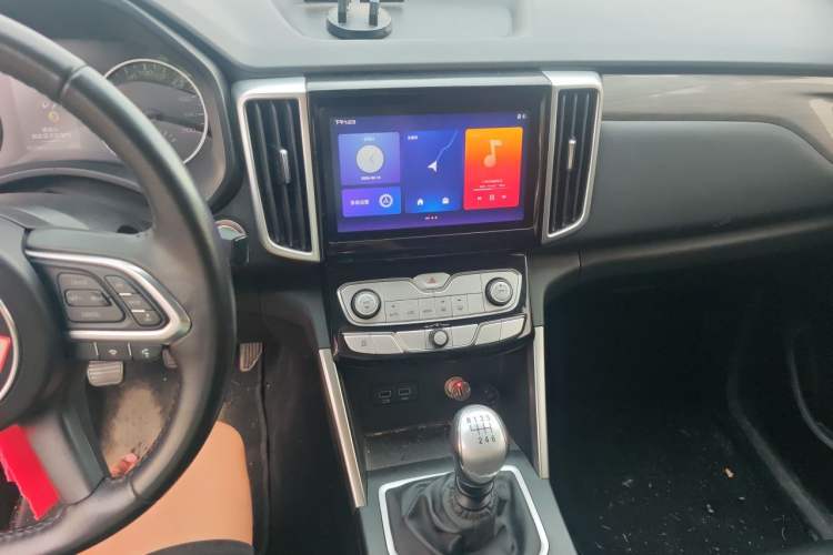 Used Great Wall Poer 2019 2.0T Commercial Version Manual Diesel 4x4 Navigation Type Long Bed GW4D20M Audio And AC Panel