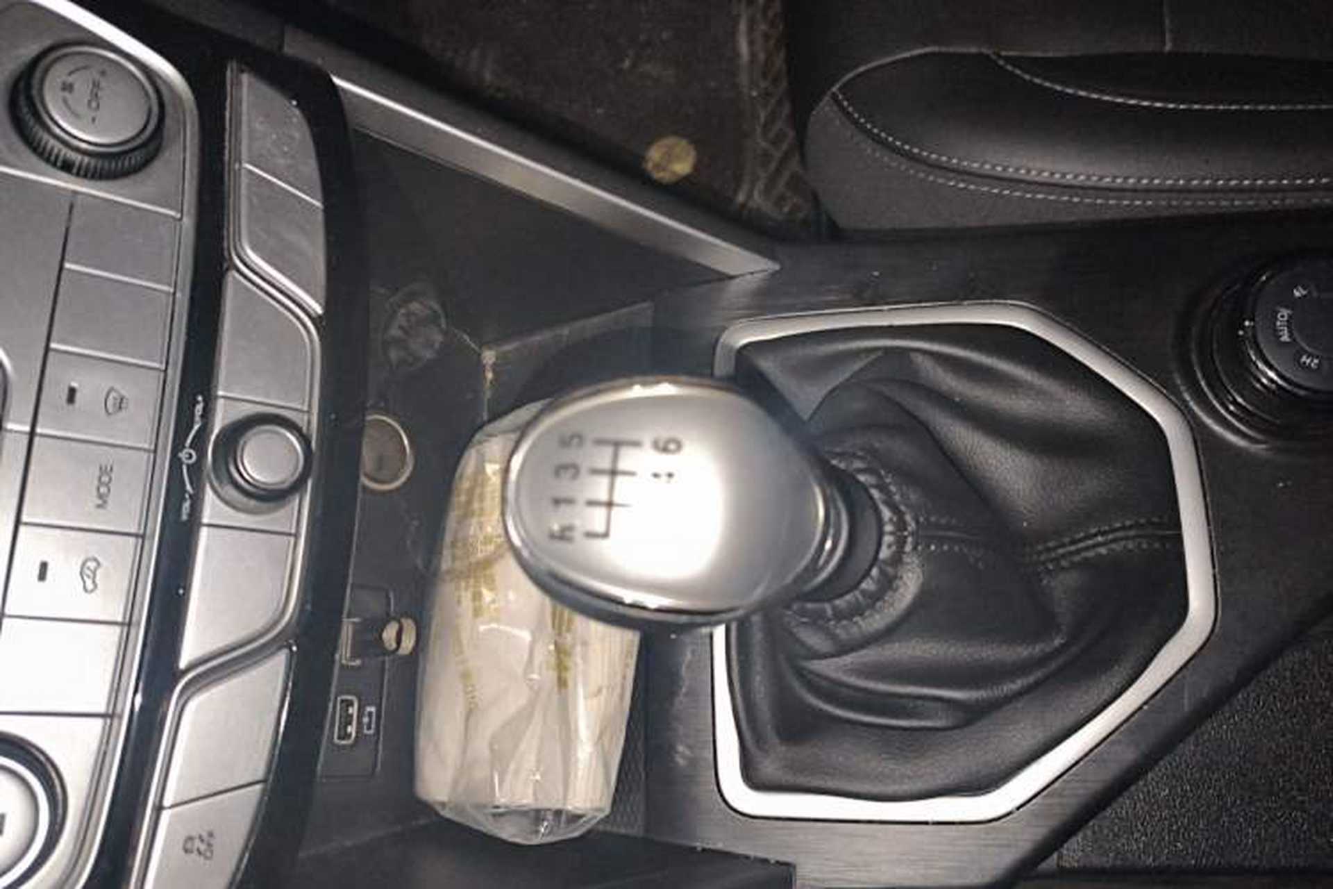 Used Great Wall Poer 2019 2.0T Commercial Version Manual Diesel 4x4 Elite Long-Box GW4D20M Gear Lever
