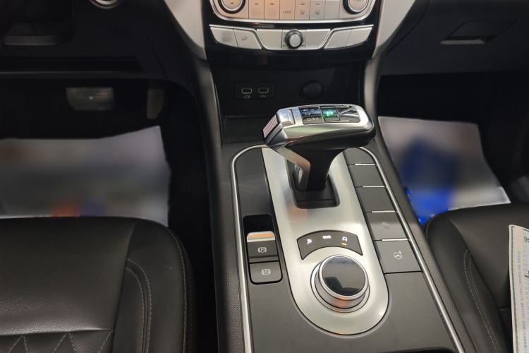 Used Great Wall Poer 2019 2.0T Automatic Gasoline 4x4 Comfort Edition GW4C20B Gear Lever