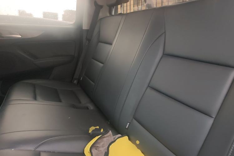 Used Great Wall Poer 2019 2.0T Commercial Version Manual Diesel 4x4 Navigation Type Long Bed GW4D20M Left Rear Seat