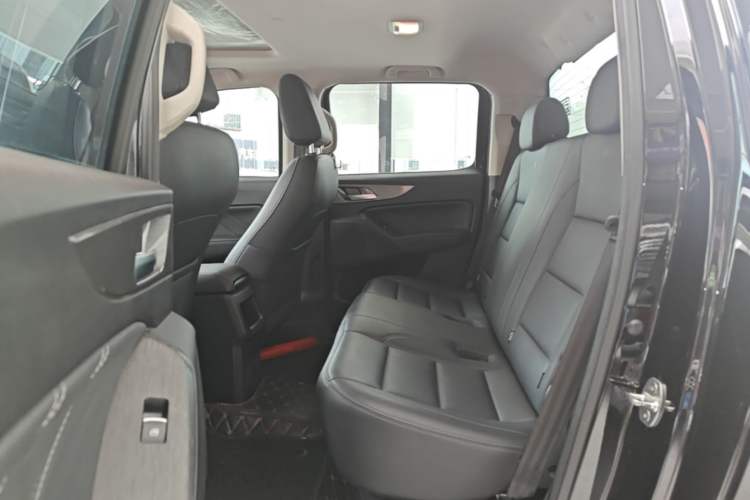 Used Great Wall Poer 2019 2.0T Commercial Version Manual Transmission Gasoline 4x4 Navigation-Grade Standard Cab – GW4C20B Left Rear Seat